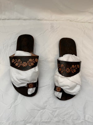 Anay Pe Hand-Tooled Floral Genuine Leather Toe-Ring Sandals — Women's Size 8 — Hecho en Guanajuato, México