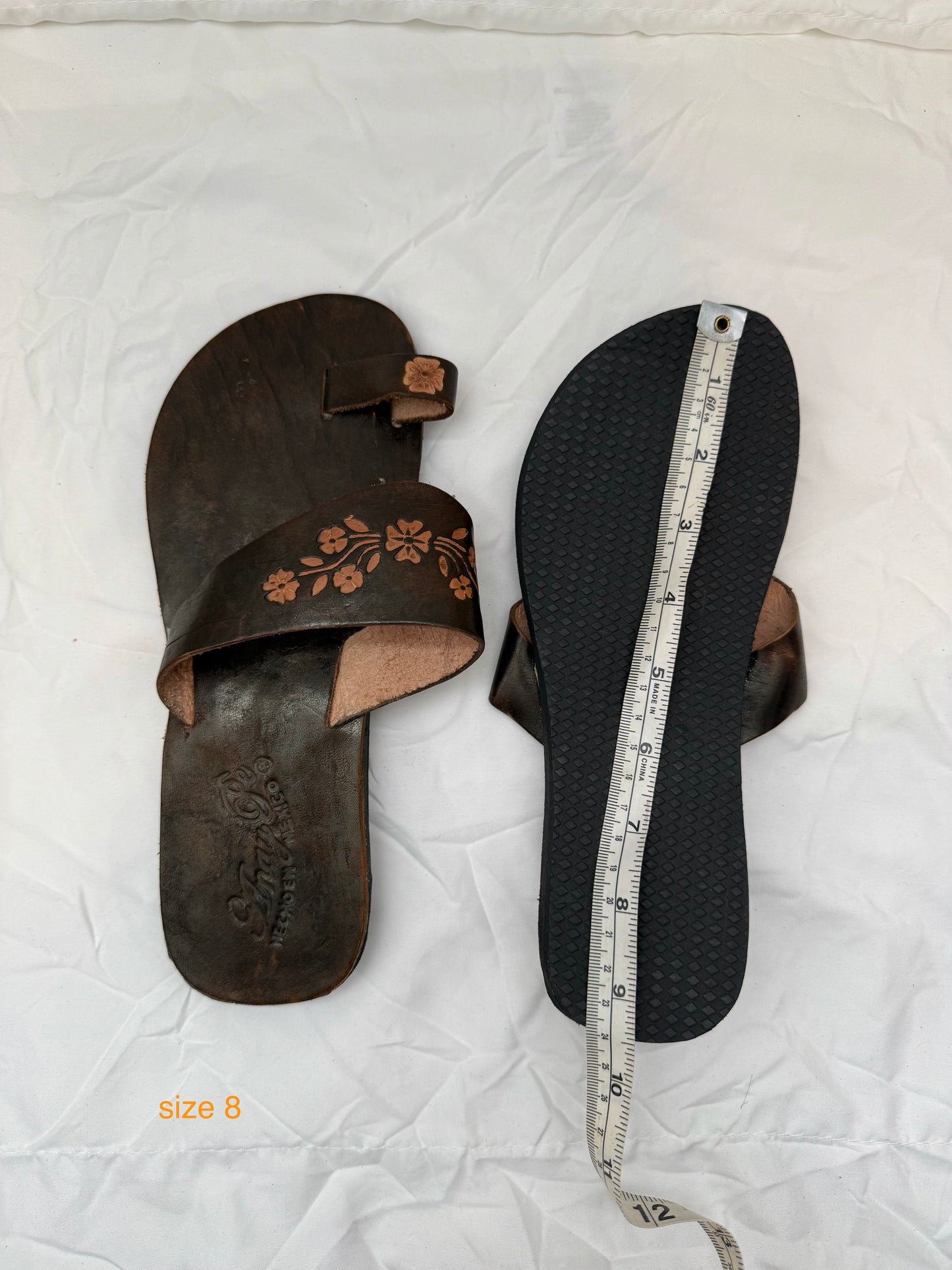 Anay Pe Hand-Tooled Floral Vine Genuine Leather Toe-Ring Sandals — Women's Size 5 — Hecho en México - Descendencia Latina