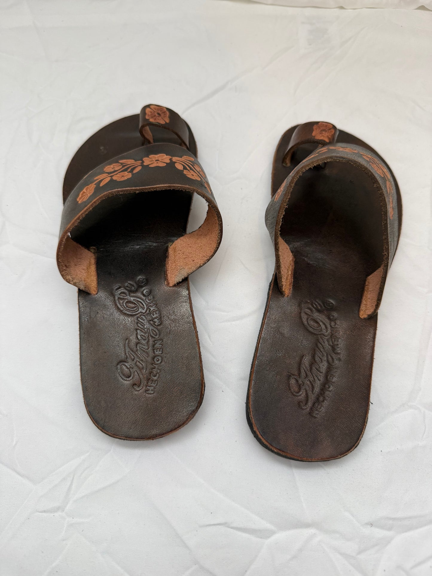 Anay Pe Hand-Tooled Floral Vine Genuine Leather Toe-Ring Sandals — Women's Size 5 — Hecho en México - Descendencia Latina