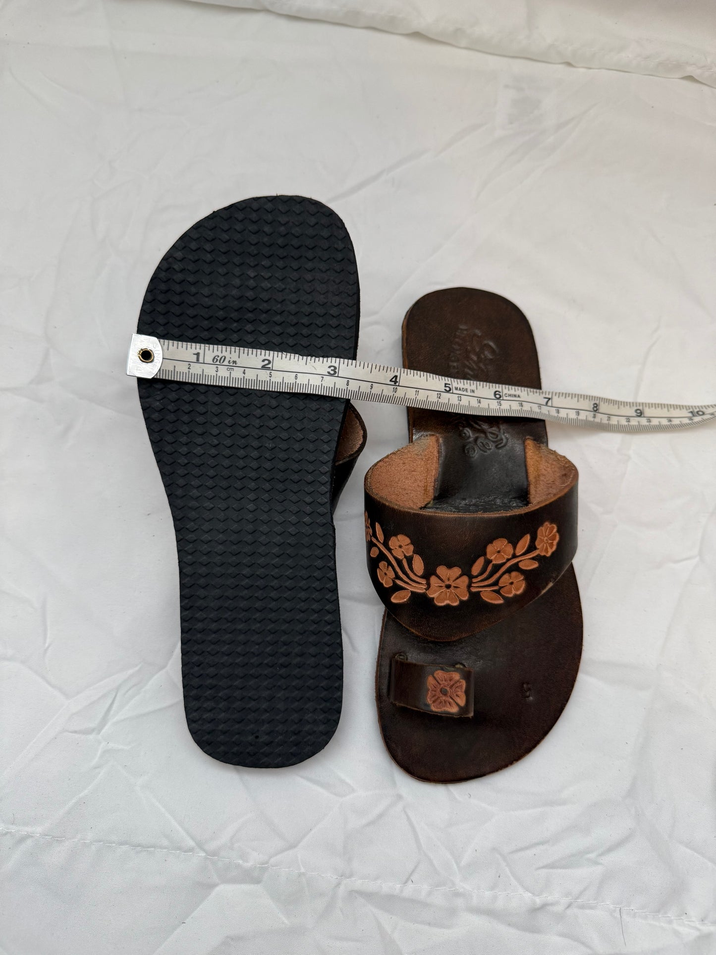Anay Pe Hand-Tooled Floral Vine Genuine Leather Toe-Ring Sandals — Women's Size 5 — Hecho en México - Descendencia Latina