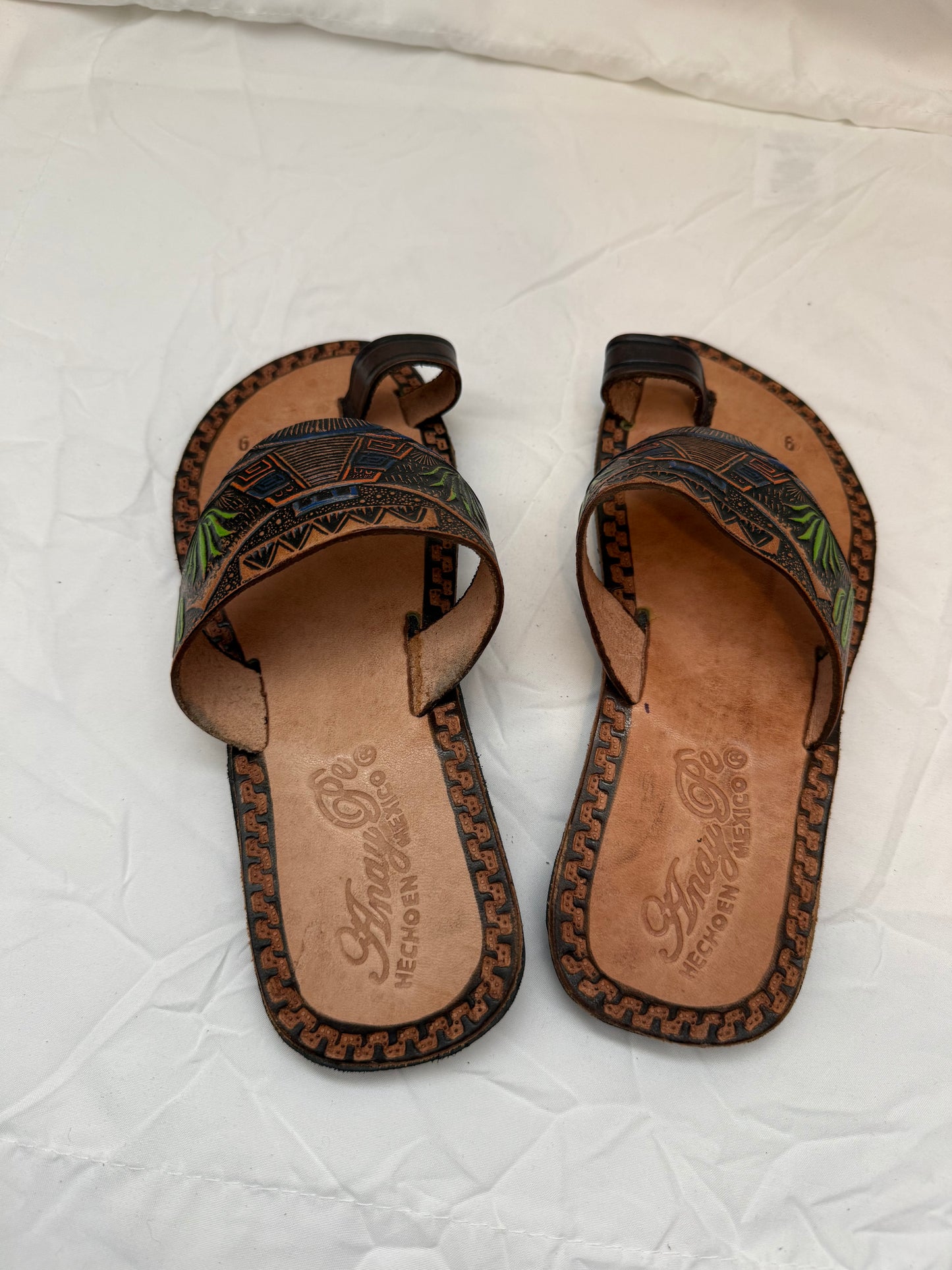 Anay Pe Hand-Tooled Aztec Pyramid Scene Genuine Leather Toe-Ring Sandals — Women's Size 6 — Hecho en México - Descendencia Latina