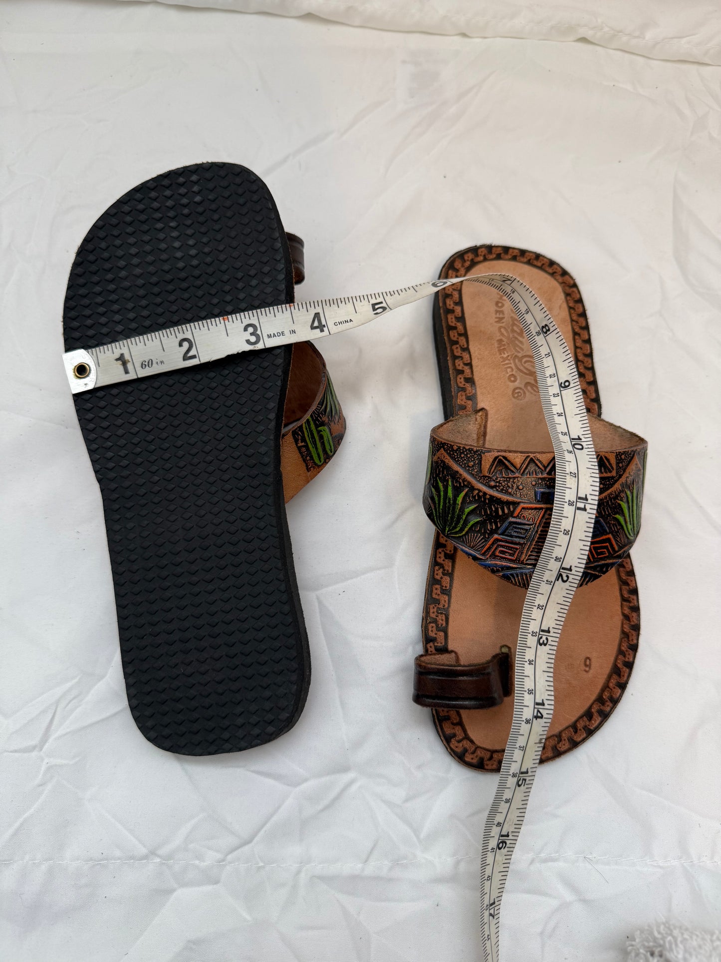 Anay Pe Hand-Tooled Aztec Pyramid Scene Genuine Leather Toe-Ring Sandals — Women's Size 6 — Hecho en México - Descendencia Latina