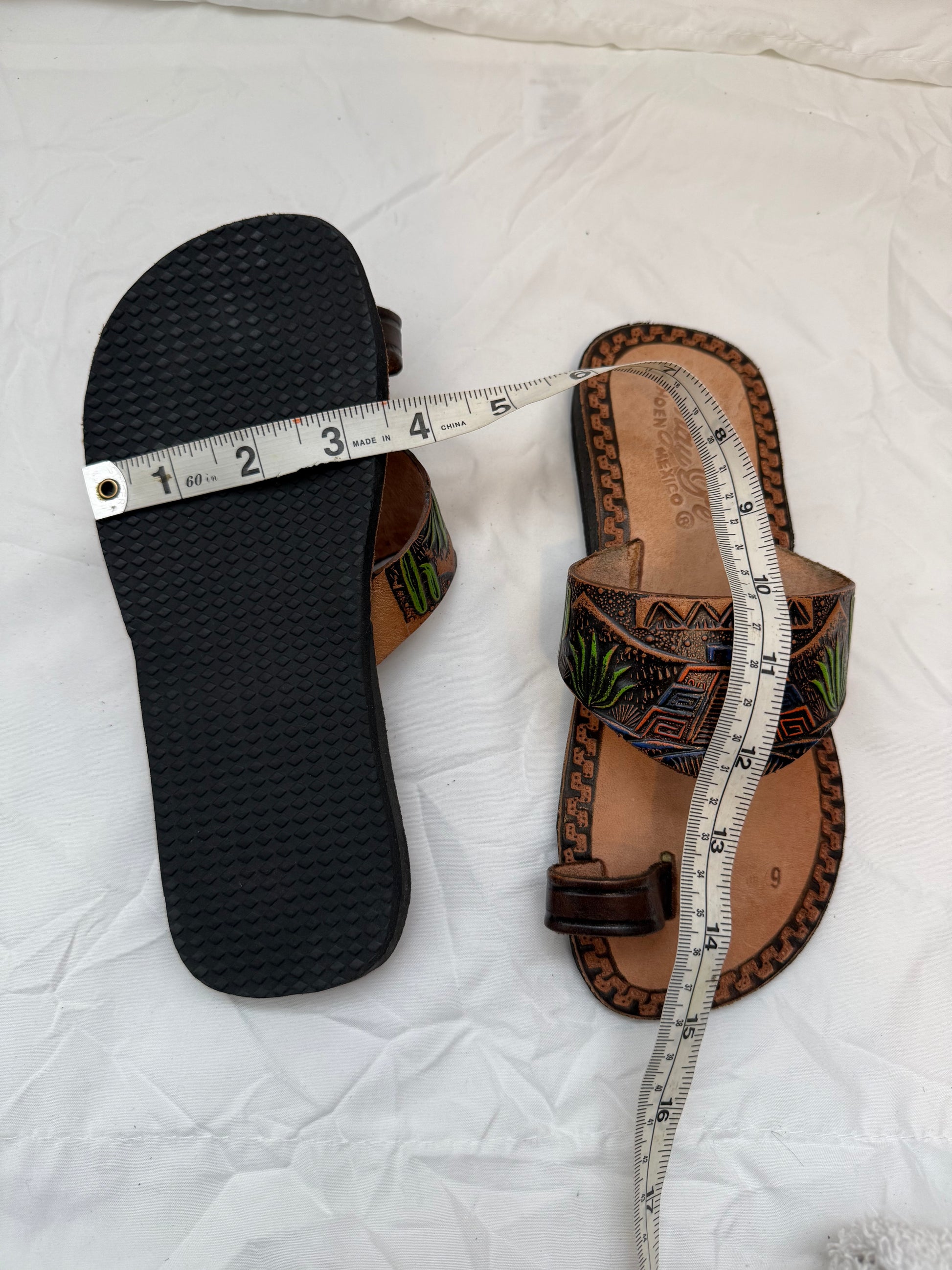 Anay Pe Hand-Tooled Aztec Pyramid Scene Genuine Leather Toe-Ring Sandals — Women's Size 6 — Hecho en México - Descendencia Latina