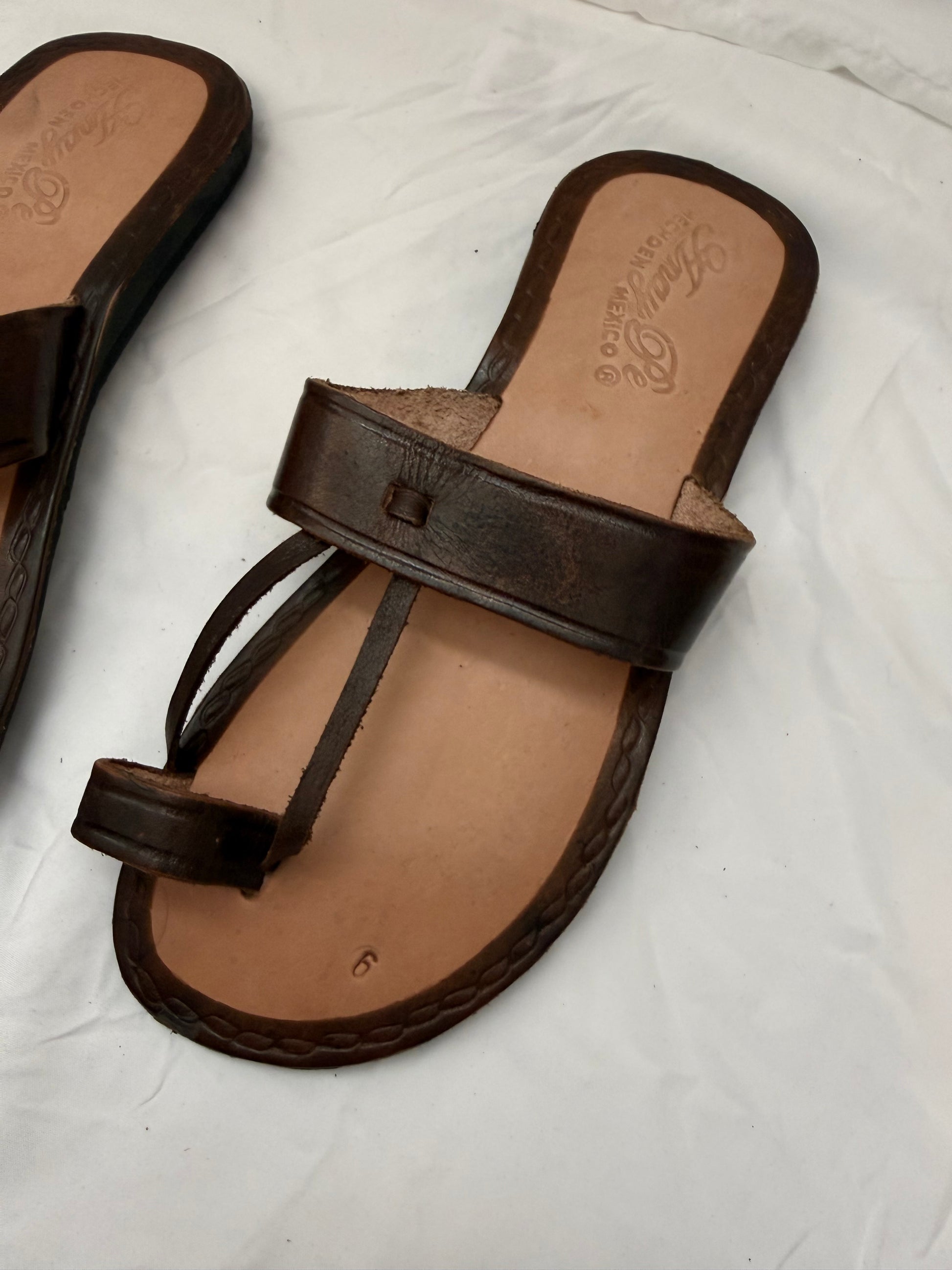 Anay Pe Genuine Leather T-Strap Toe-Ring Sandals — Women's Size 9 — Hecho en México - Descendencia Latina