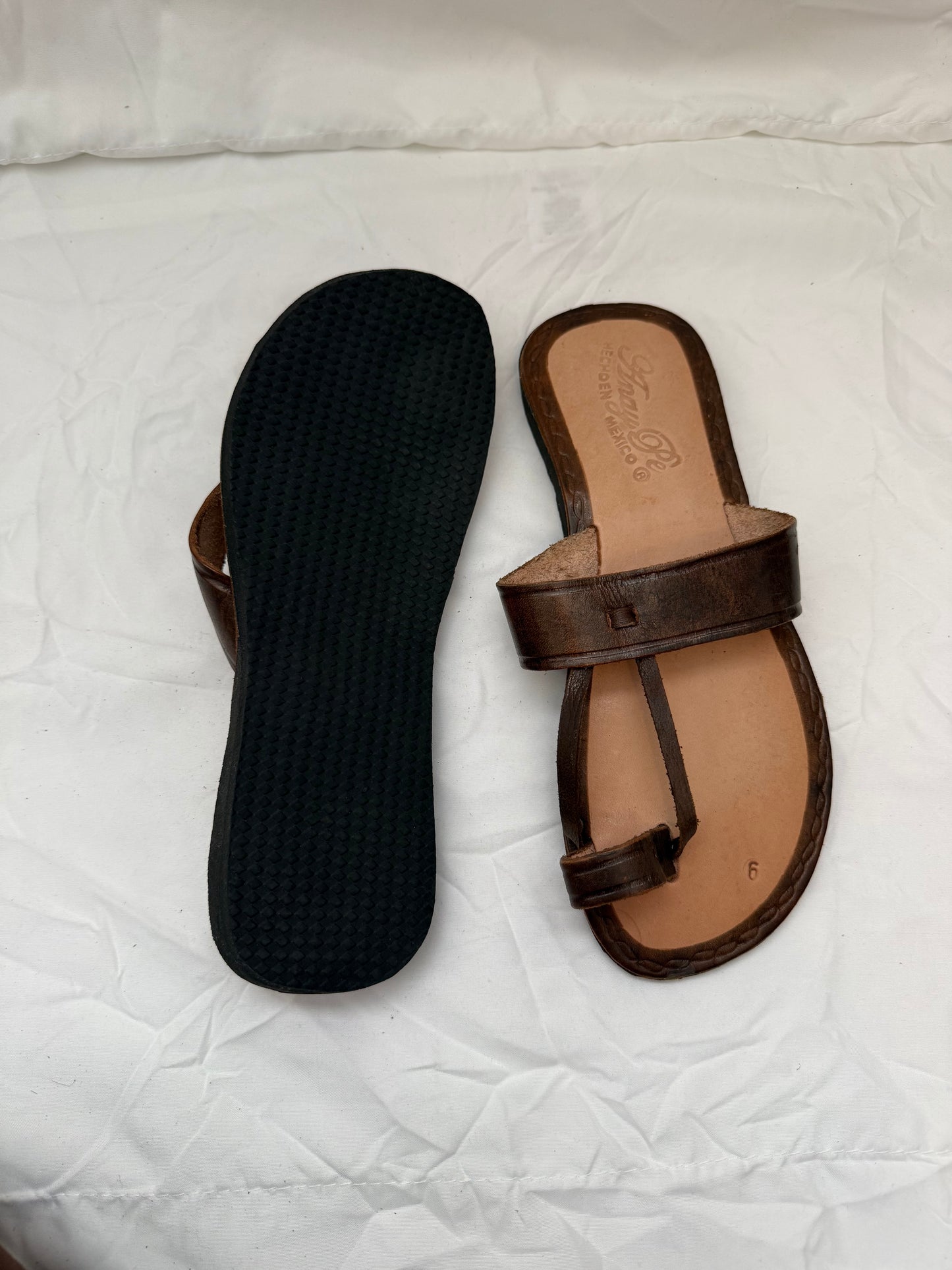 Anay Pe Genuine Leather T-Strap Toe-Ring Sandals — Women's Size 9 — Hecho en México - Descendencia Latina