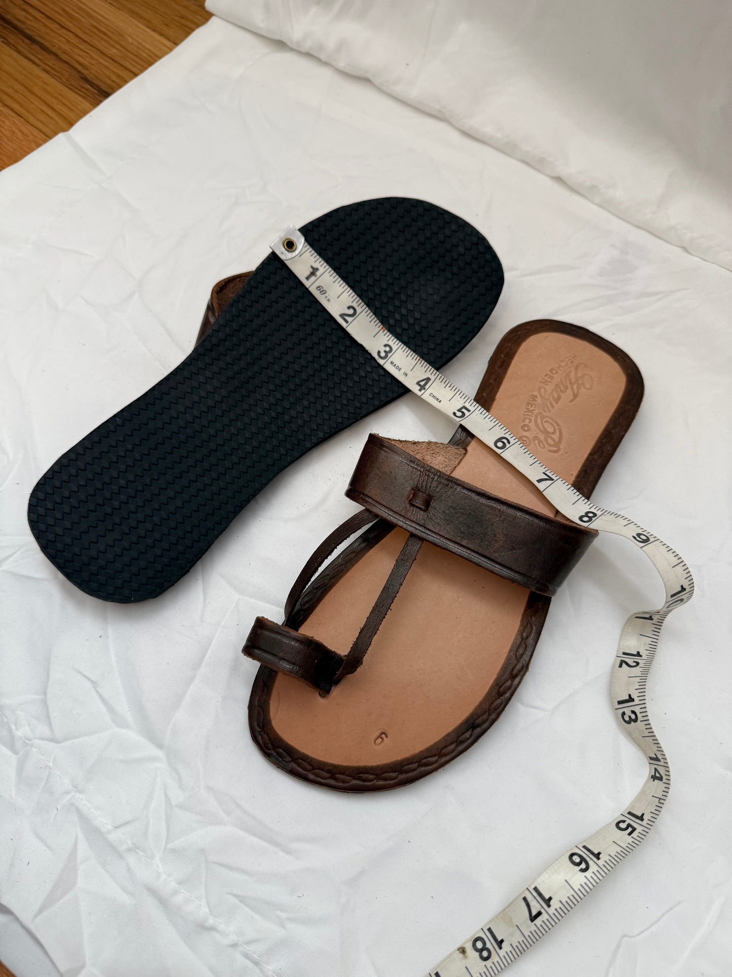 Anay Pe Genuine Leather T-Strap Toe-Ring Sandals — Women's Size 9 — Hecho en México - Descendencia Latina