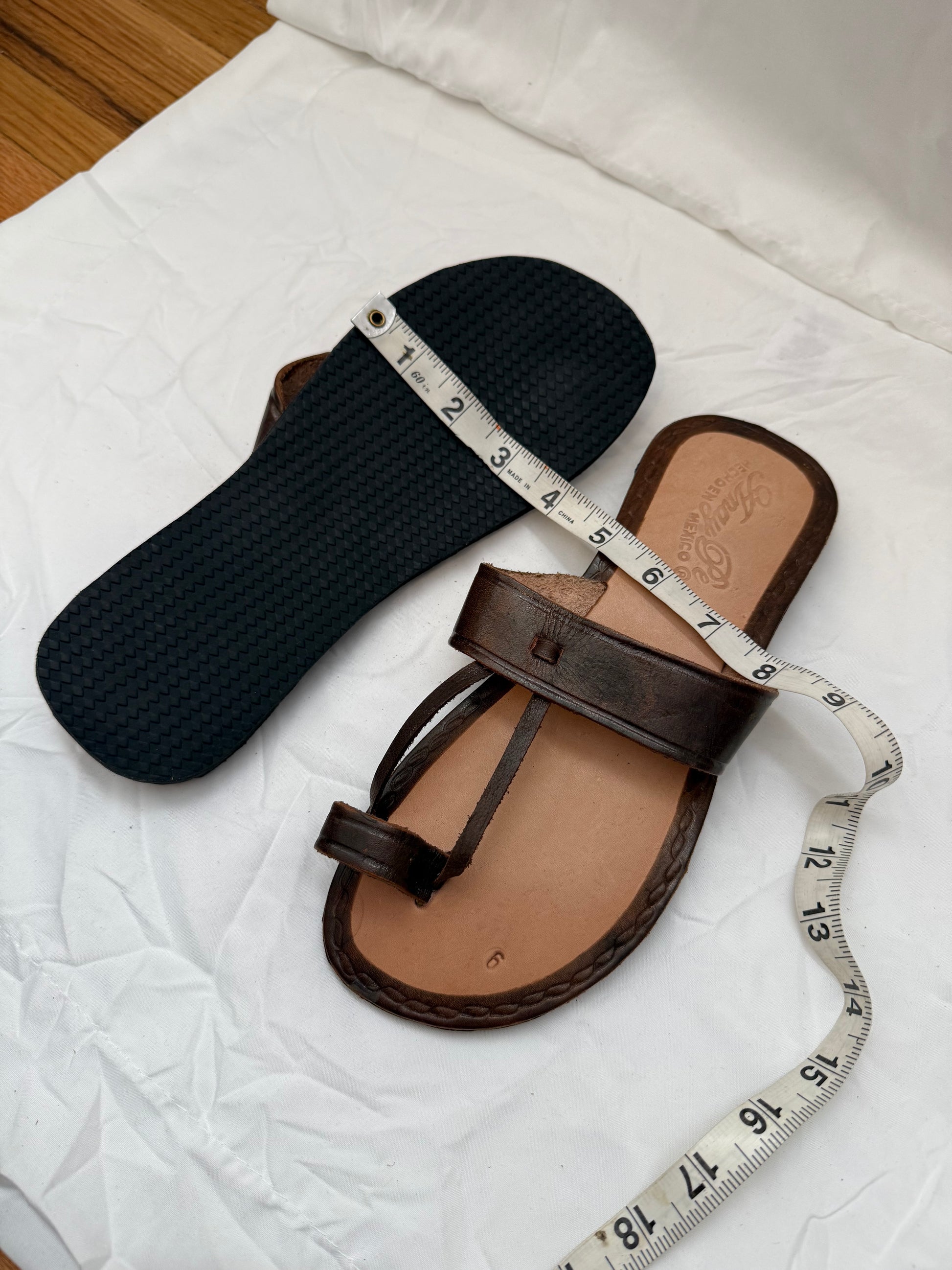 Anay Pe Genuine Leather T-Strap Toe-Ring Sandals — Women's Size 9 — Hecho en México - Descendencia Latina