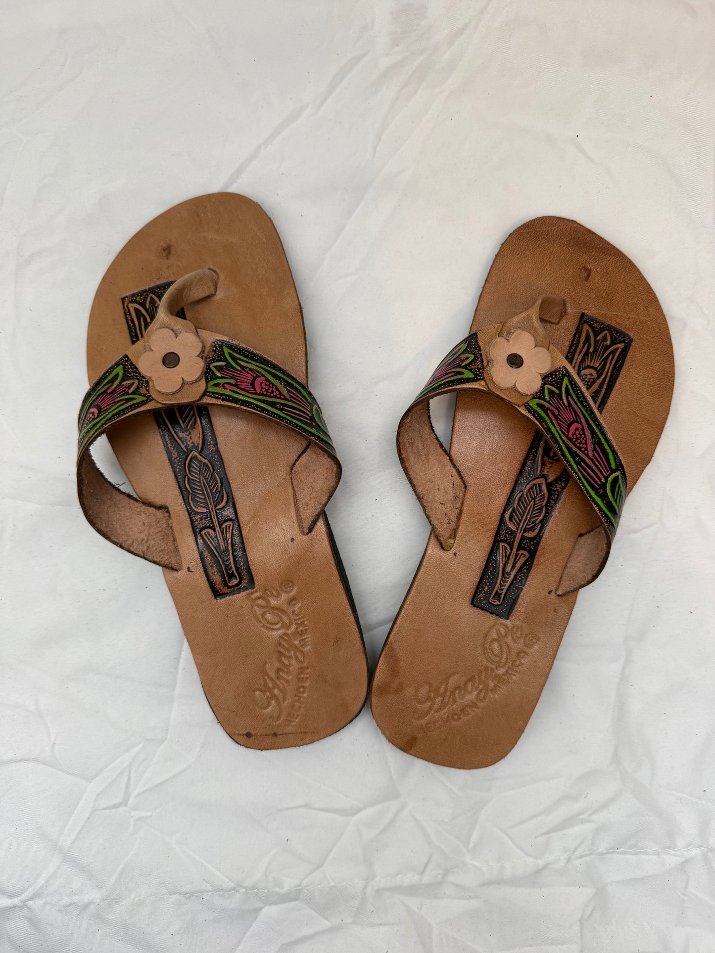 Anay Pe Hand-Tooled Tropical Floral Genuine Leather Thong Sandals — Women's Size 7 — Hecho en México - Descendencia Latina