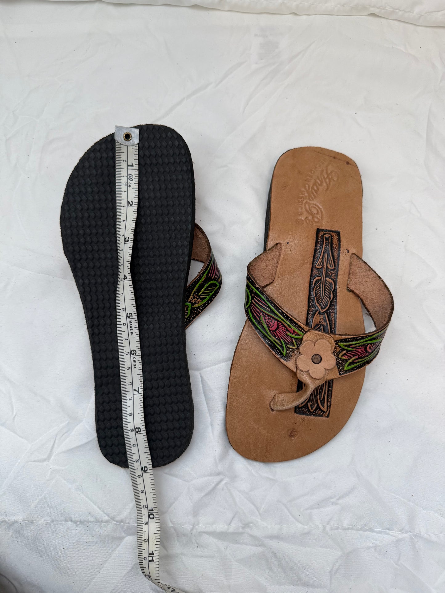 Anay Pe Hand-Tooled Tropical Floral Genuine Leather Thong Sandals — Women's Size 7 — Hecho en México - Descendencia Latina